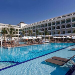 Karmir Resort & Spa
