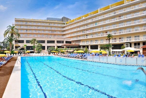 8 daagse vliegvakantie naar GHT Oasis Park en Spa in lloret de mar